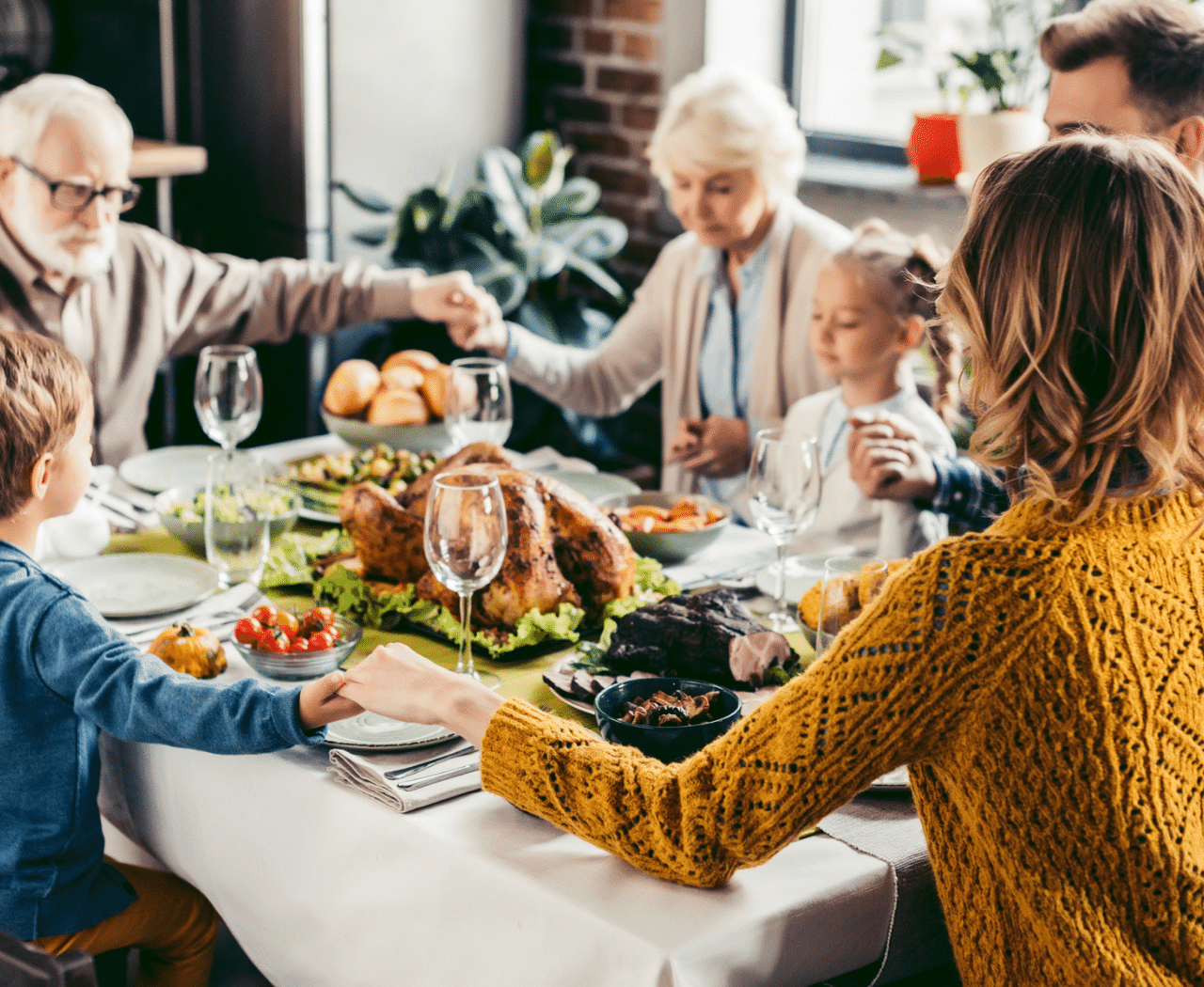 11 Ways To Stay Organized At Thanksgiving + Checklist